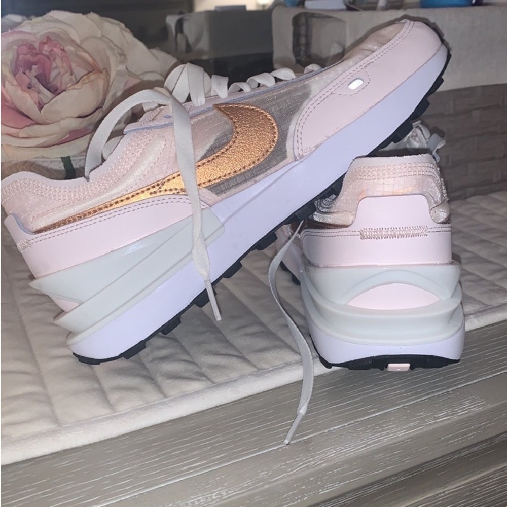 WOMEN’S BRAND NEW NIKE TENNIS SHOES